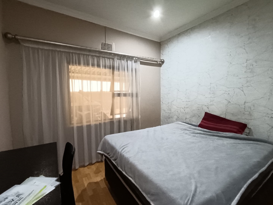 5 Bedroom Property for Sale in Park West Free State